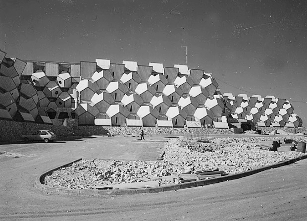 520e513ae8e44e4bf90000f5_ad-classics-ramot-polin-zvi-hecker_f1