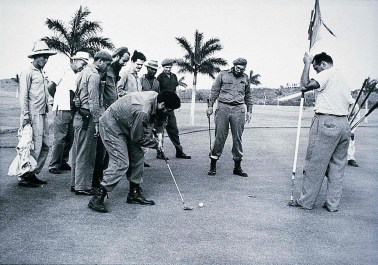 Fidel Castro và Che Guevara đánh golf tại khu đất sẽ xây dựng trường