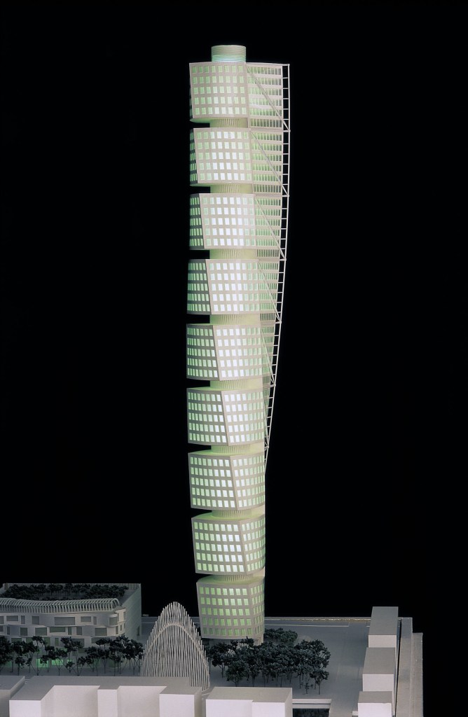 529f7ce3e8e44ec0e600001a_santiago-calatrava-the-metamorphosis-of-space_05