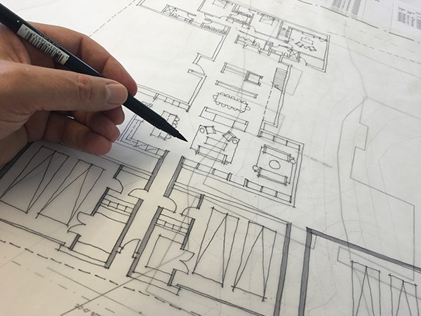 Bob-Borson-sketching-a-Floor-Plan
